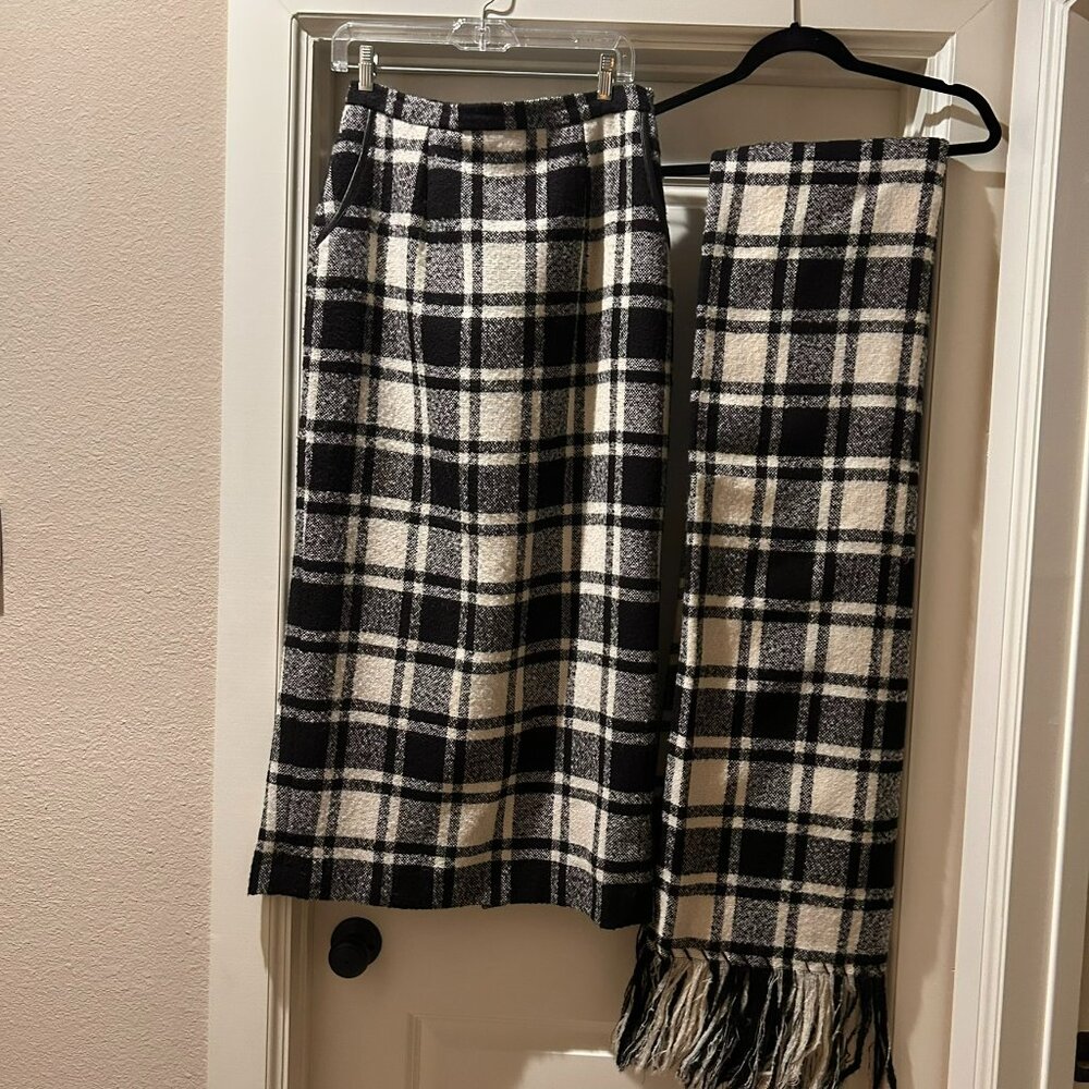 Oversized Canadian Wool Black & White Plaid Fringed Scarf Shawl Wrap - Picture 3 of 6